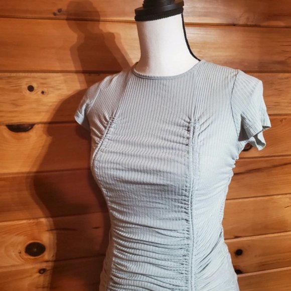 Fitted dress - Picture 2 of 4